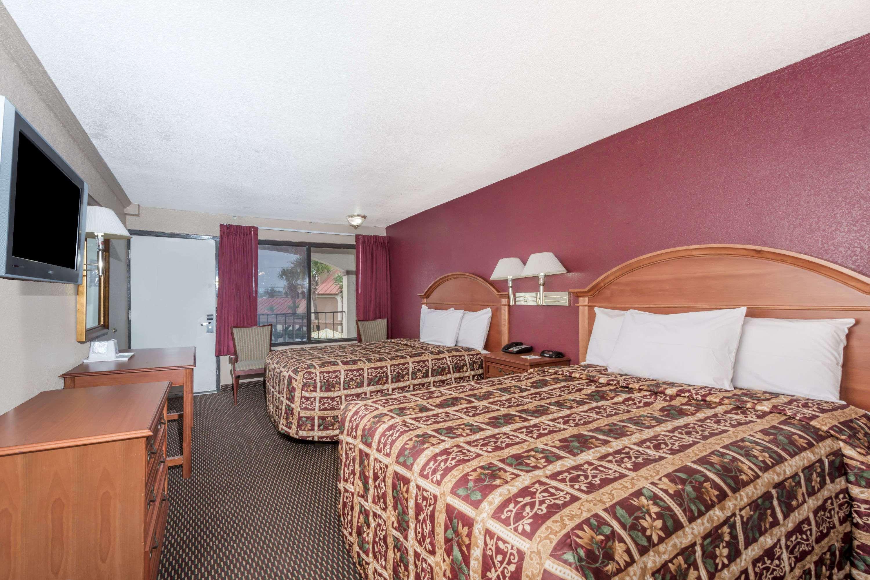 Days Inn By Wyndham San Antonio Splashtown/Att Center Extérieur photo