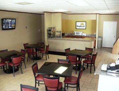 Days Inn By Wyndham San Antonio Splashtown/Att Center Extérieur photo